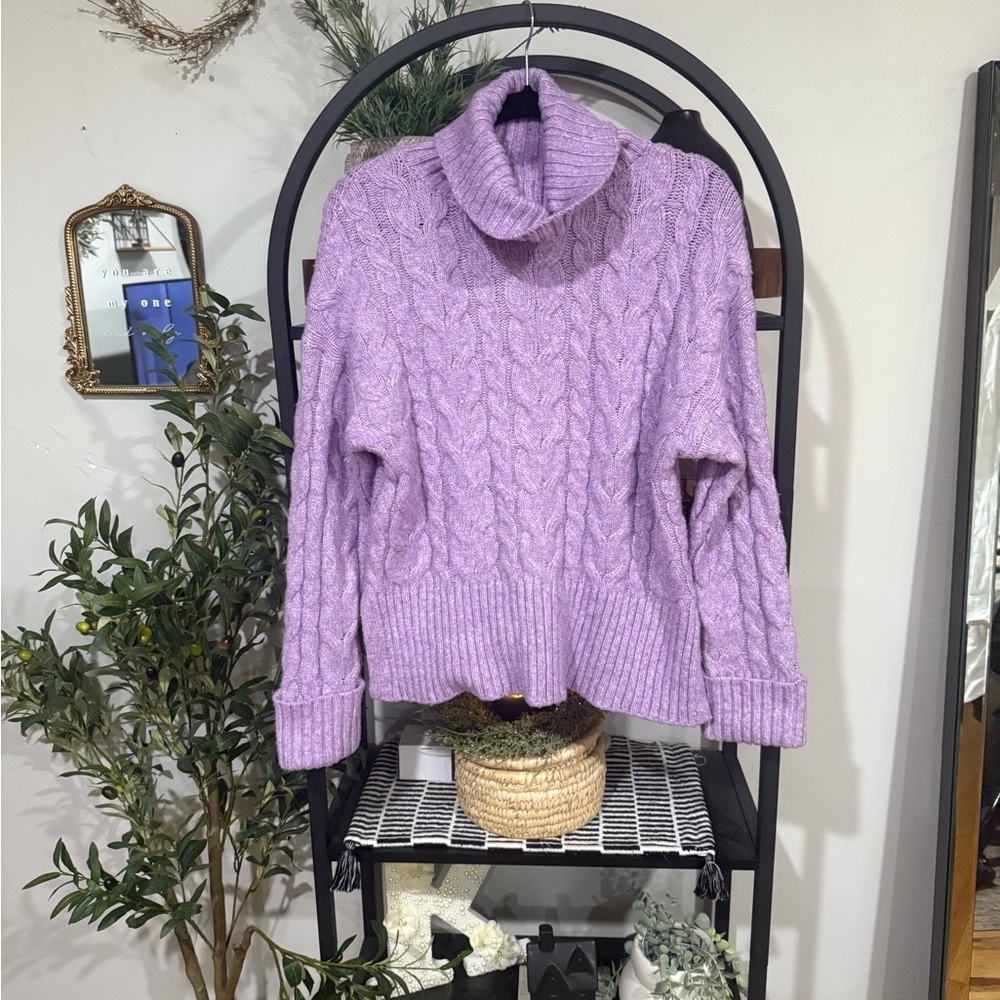 ✨ Witty Fox Cable Knit Turtleneck Sweater ✨  size small